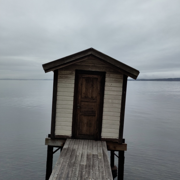 A crocked bathe house.