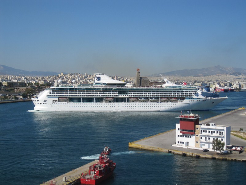 MS Splendour of the Seas turns around to depart from Athens.