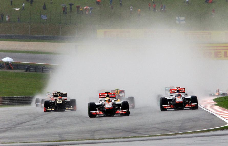 Lewis Hamilton (GBR) McLaren MP4-27 leads at the start of the race. Formula One World Championship, Rd2, Malaysian Grand Prix, Race, Sepang, Malaysia, Sunday, 25 March 2012. © Sutton Images. No reproduction without permission. Lewis Hamilton (GBR) McLaren MP4-27 leads at the start of the race. Formula One World Championship, Rd2, Malaysian Grand Prix, Race, Sepang, Malaysia, Sunday, 25 March 2012. © Sutton Images. No reproduction without permission.