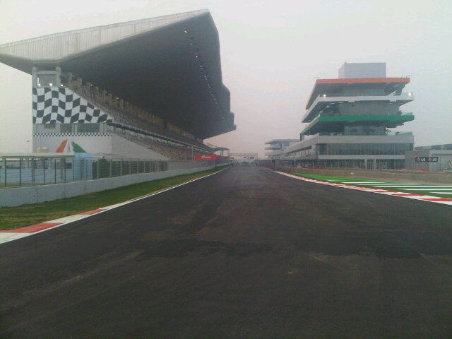 Start finish straight. yfrog.com/hwu8jyrrj Start finish straight. yfrog.com/hwu8jyrrj