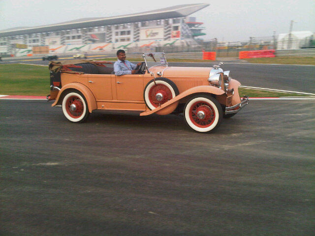 Practising for the driver parade. Track looks very dirty and dusty but I&rsquo;m sure it will be cleaned. yfrog.com/18npkpbj