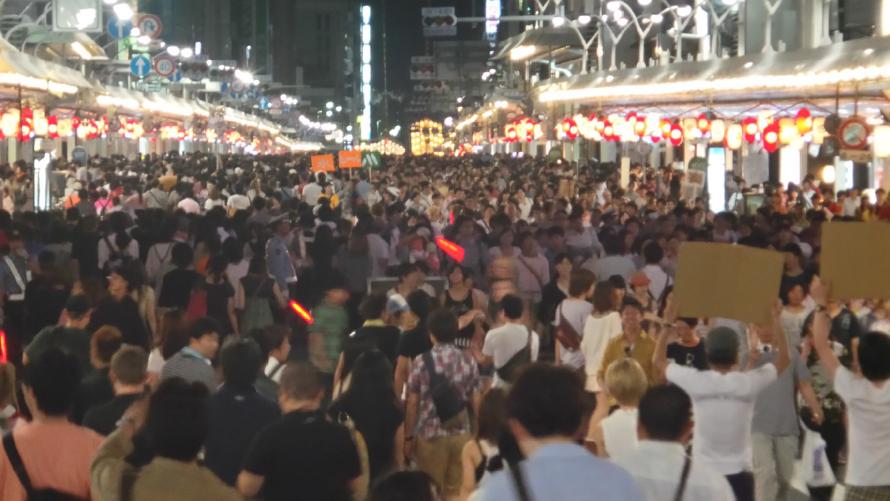 People everywhere. Everywhere! People everywhere. Everywhere!