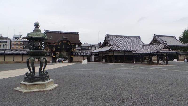 The Nishi Honganji temple.