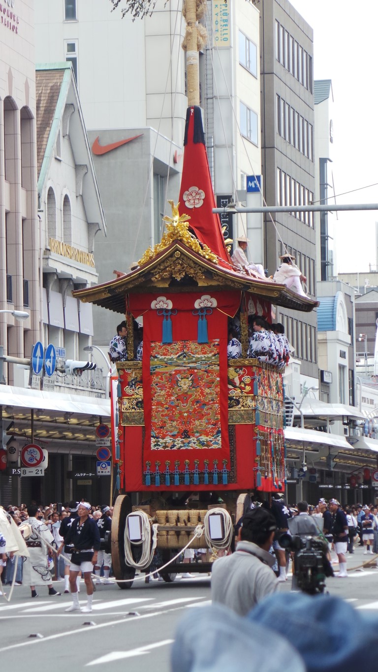 Some of the Gion Matsuri floats are over 25 meters high. Some of the Gion Matsuri floats are over 25 meters high.