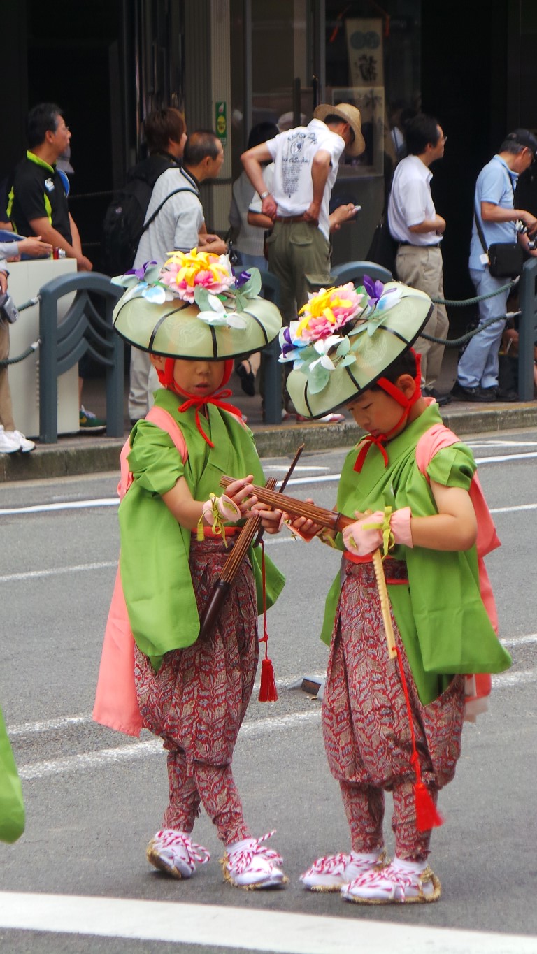 Kids get easily bored no matter where they come from.