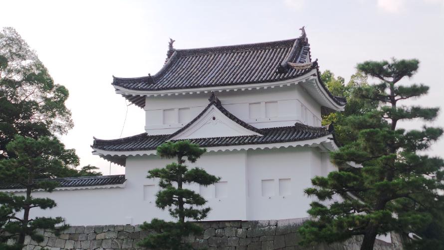 Nijō Castle from the outside. No pictures from the inside since we managed to get there after closing time. Nijō Castle from the outside. No pictures from the inside since we managed to get there after closing time.