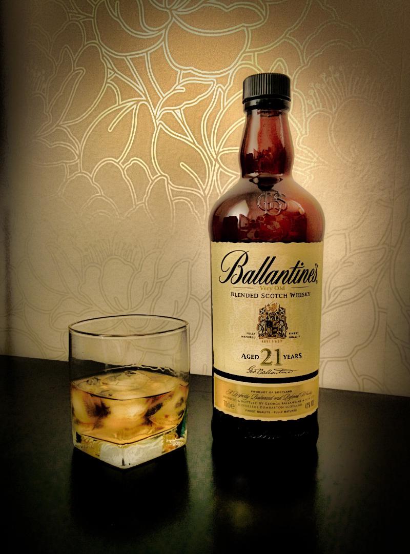 A relaxing glass of whisky to end the weekend, editied with PhotoDirector.