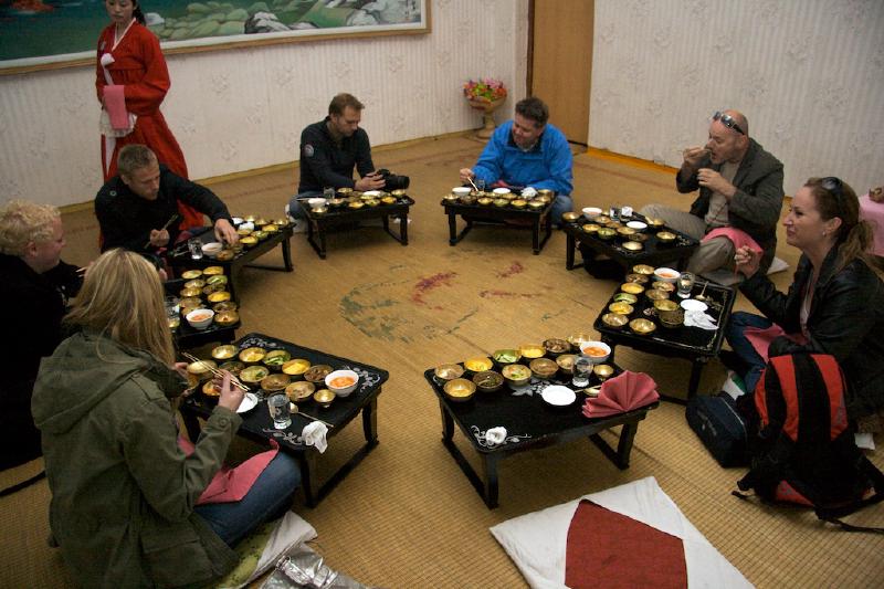 In the Kaesong Folk Hotel in Kaesong we were served a meal the traditional Korean way.