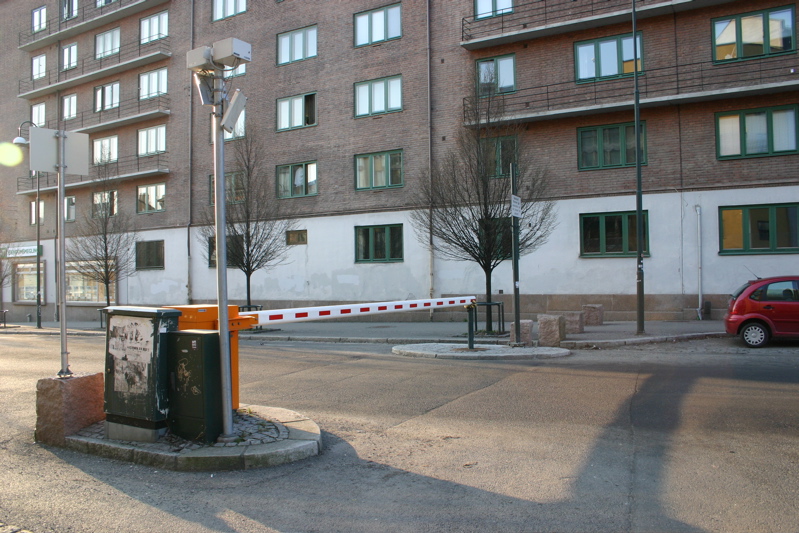 A gate that prevents regular cars to pass, but allows busses through.