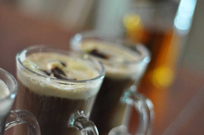 Whisky drinks: &quot;Irish Coffee&quot; by Maria (https://flic.kr/p/7KMCtm). License: CC BY-NC 2..0.