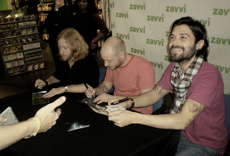 Biffy Clyro at a signing in Glasgow. Photo by Ilmari Karonen.